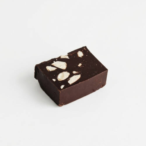 Turrón de chocolate con almendras (bocado)